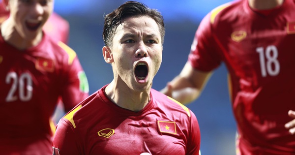 Thủ quân Quế Ngọc Hải đi “ké” chuyên cơ của đội tuyển Thái Lan