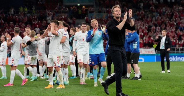 Phía sau 'những chú lính chì' - Vimarsana News