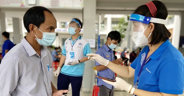Mùa hè tình nguyện chống dịch, sẵn sàng kiêm luôn... vai tài xế - Vimarsana News