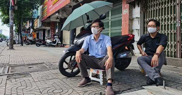 Đội nắng mưa hỗ trợ trò đi thi - Vimarsana News