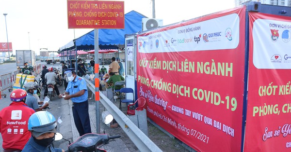 12 'container dã chiến' giúp lực lượng chức năng tránh mưa nắng tại chốt kiểm dịch - Vimarsana News