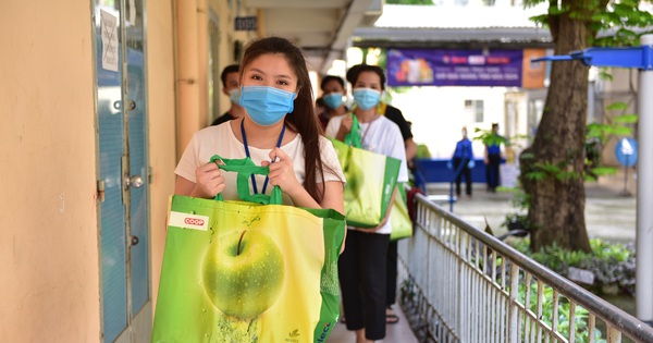 Sinh viên Lào, Campuchia và công nhân vui với những giỏ quà nghĩa tình mùa dịch - Vimarsana News