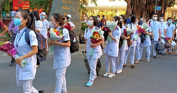 Đoàn y bác sĩ Khánh Hòa tăng cường đi dập dịch ở Phú Yên - Vimarsana News