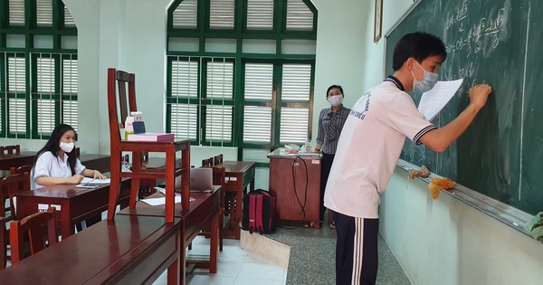 Các tỉnh vừa thi vừa đối phó dịch - Vimarsana News