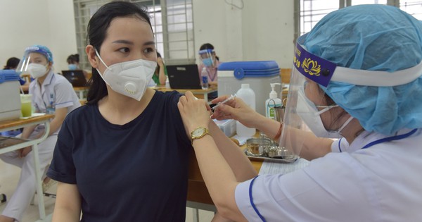 Chuyển chiến lược chống COVID-19: Cứu F0 nặng & tiêm vắc xin nhanh - Vimarsana News