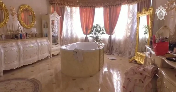Đại tá Nga bị bắt vì tình nghi nhận hối lộ, trong nhà xài toilet bằng vàng - Vimarsana News