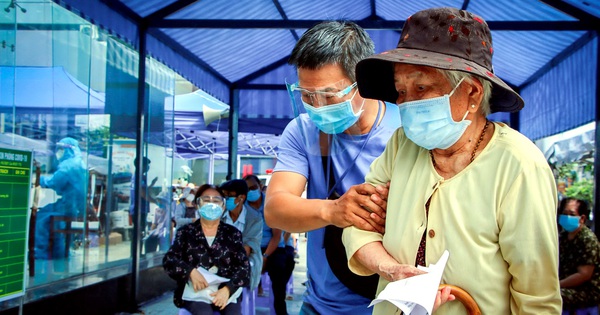 TP.HCM tiêm vắc xin đợt 5: Ưu tiên người cao tuổi, người nghèo - Vimarsana News
