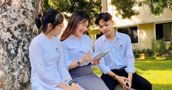Thí sinh điểm 10 môn văn: Hãy cố gắng lắng nghe chính mình - Vimarsana News