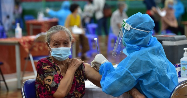 TP.HCM: Việc tiêm vắc xin COVID-19 cho 70% dân phụ thuộc lượng phân bổ của Bộ Y tế - Vimarsana News