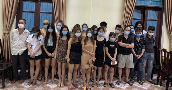 Công an 'đột kích' quán karaoke, nhân viên, khách hát chui vào chuồng gà để trốn - Vimarsana News