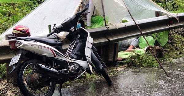 '4 thanh niên Lai Châu từ Hà Nội về dựng lều ngủ dưới mưa vì tỉnh nhà không cho vào' là sai sự thật