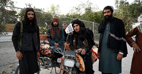 Taliban vác súng đi từng nhà, yêu cầu dân trở lại làm việc