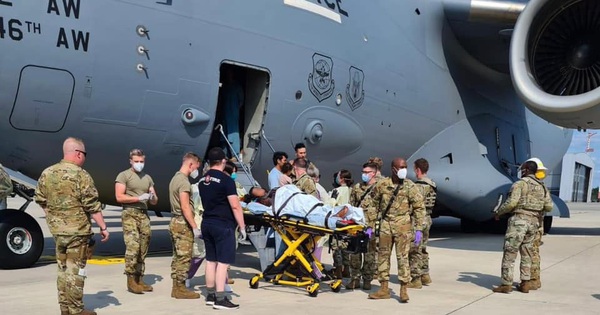 Một phụ nữ Afghanistan trở dạ ngay trên máy bay quân sự Mỹ - Vimarsana News