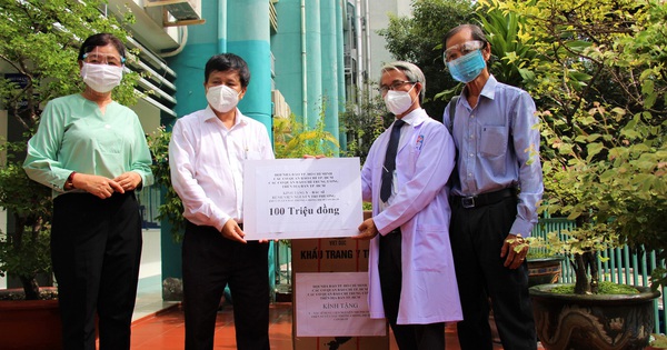 Hội nhà báo TP.HCM hỗ trợ các y bác sĩ trên tuyến đầu chống dịch COVID-19 - Vimarsana News