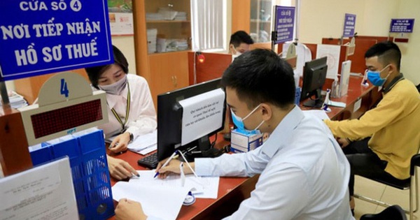 Thu ngân sách 11 tháng vượt kế hoạch cả năm dù khó khăn do COVID-19 2 gia han nop thue tien thue dat 16189443849141844012396 1630922001547794155152 crop 16384604969701962099566
