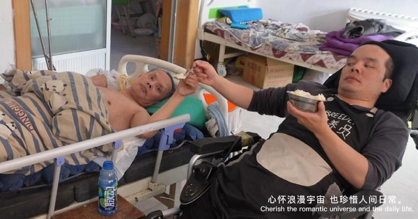 Video: Con trai bị bại liệt chăm sóc cha già bệnh liệt giường 2 trung quoc 164225642276954068092 crop 1642256441588370701464