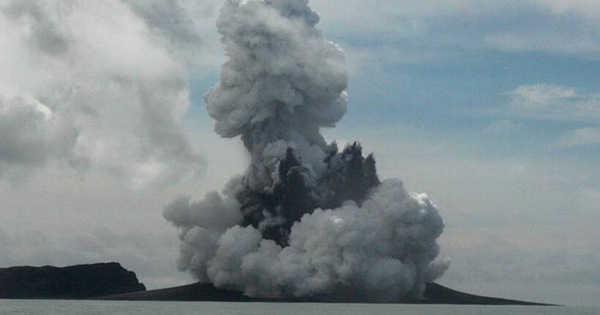 2/3 núi lửa trên toàn cầu nằm dưới biển sâu, có sức hủy diệt lớn nếu phun trào