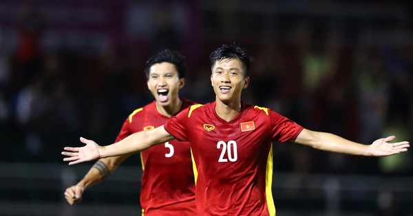 Tiền vệ Phan Văn Đức đầu quân cho CLB Công An Hà Nội dự V-League 2023 - Tuổi Trẻ Online