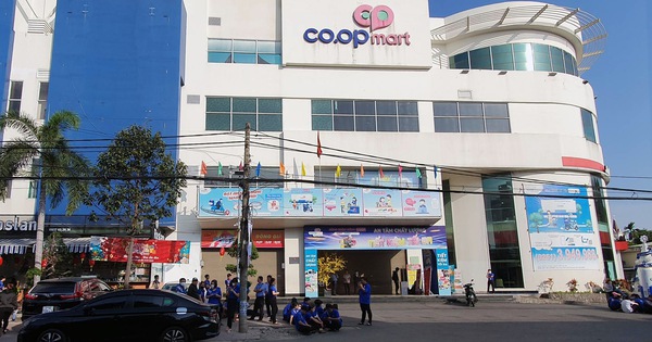 Nhân viên siêu thị Co.opmart Biên Hòa trở lại làm việc sau tụ tập phản đối cách quản lý