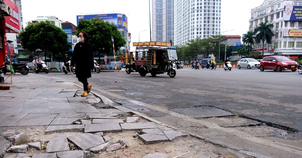Hiện nay, ở Hà Nội có bao nhiêu tuyến phố đã được lát đá vỉa hè 70 năm?
