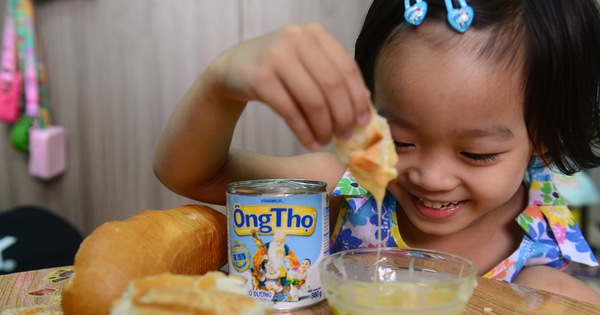 Bánh mì Việt ký sự - Kỳ cuối: Bánh mì chấm sữa - món già trẻ đều mê