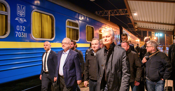 Presidents of 4 European countries take the train to Kiev