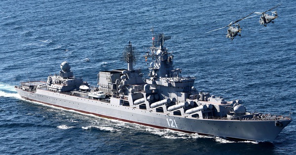 What happened to the Russian flagship that sank in the Black Sea?