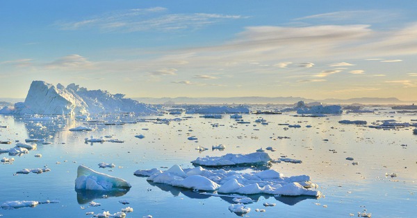 Record low sea ice in Antarctica