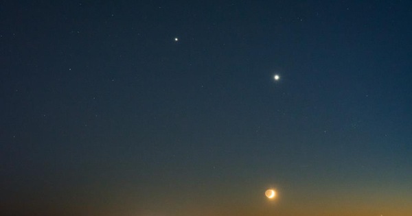 At the end of April 2022, Venus and Jupiter seem to be close together, clearly seen before dawn