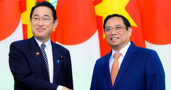 Prime Minister Pham Minh Chinh presided over the welcoming ceremony for the Japanese Prime Minister