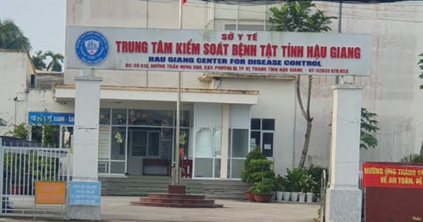 thumbnail - Vụ trả lại 450 triệu của Công ty Việt Á: Cách chức Bí thư đảng ủy đối với giám đốc CDC Hậu Giang