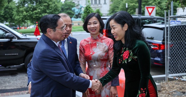 Prime Minister Pham Minh Chinh told Vietnamese in the US: ‘The noise covers the mirror price’