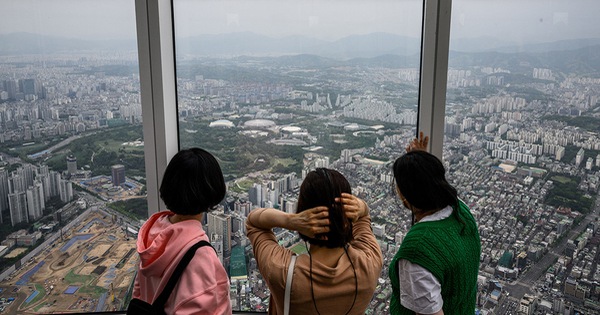Koreans expect house prices to fall, wages to increase