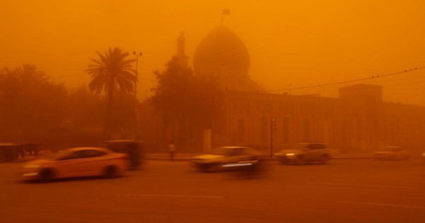 At least 2,000 people hospitalized because of sandstorms in Iraq