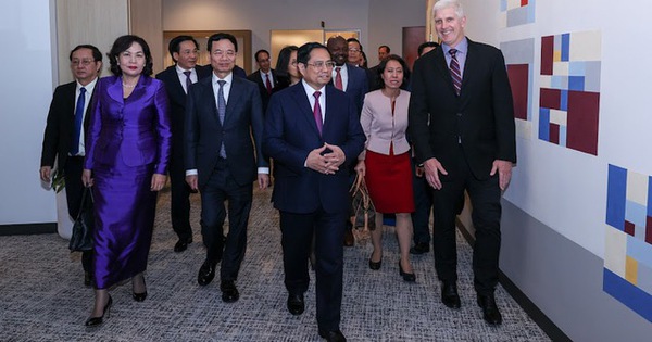 Prime Minister Pham Minh Chinh returned to Hanoi, ending his business trip to the US