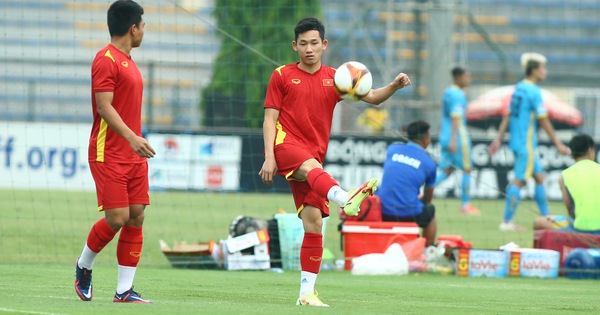 HLV thể lực Park tập với 5 cầu thủ U23 Việt Nam
