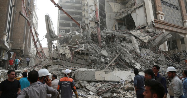 A 10-story building collapsed in Iran, at least 80 people were trapped under the rubble