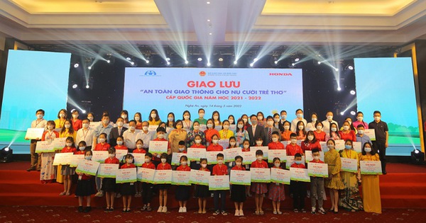 Honda Việt Nam trao giải ‘An toàn giao thông cho nụ cười trẻ thơ’ năm học 2021-2022