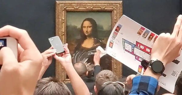 Mona Lisa masterpiece covered with cake