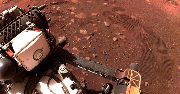 Bringing Martian rocks to Earth, afraid of containing alien bacteria