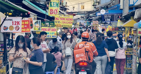 thumbnail - Chợ ở Sài Gòn đã ‘vui trở lại’, sáng đèn buôn bán đến khuya