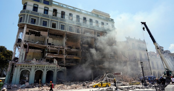 Huge explosion at an old hotel in the Cuban capital, at least 18 people died