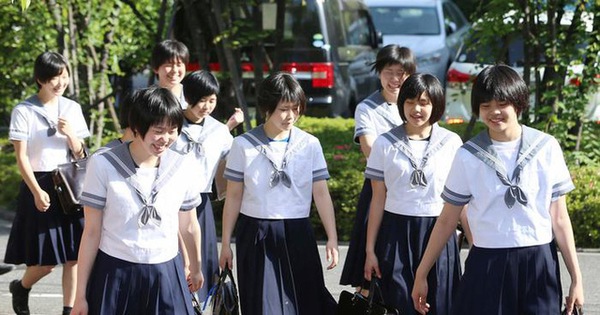 Nữ sinh trung học Nhật Bản bị cấm cột tóc đuôi ngựa, vì sao?