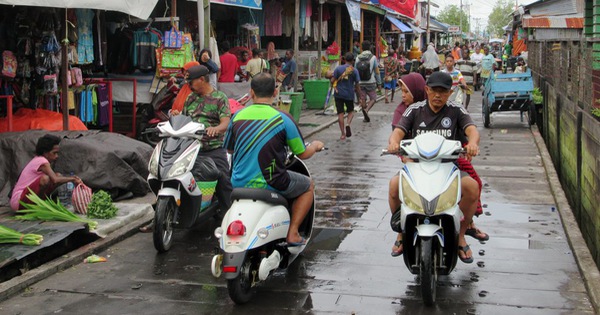 Vì sao xe máy điện phổ biến ở ‘rốn ngập’ của Indonesia?