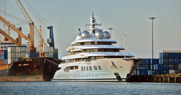Fiji asks the US to take away the Russian superyacht because of expensive maintenance costs