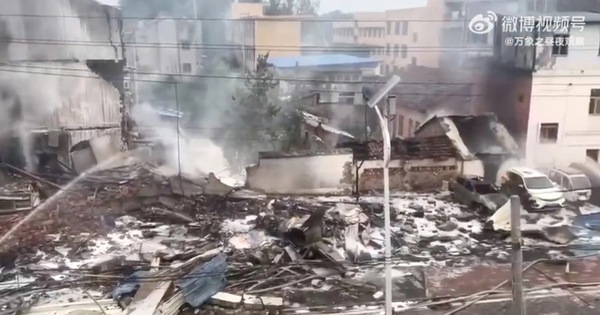 Chinese fighter jet crashes into people’s houses, 3 casualties