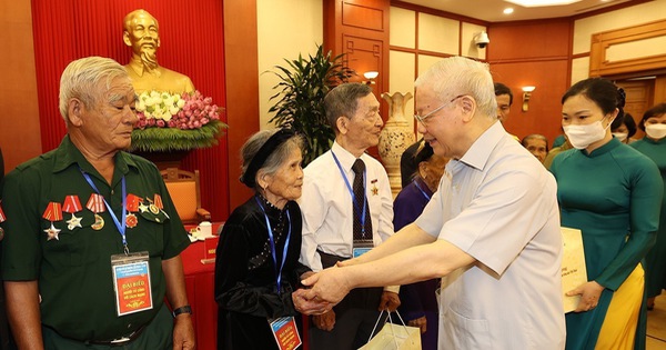 thumbnail - Tổng bí thư Nguyễn Phú Trọng gặp mặt các đại biểu người có công tiêu biểu toàn quốc