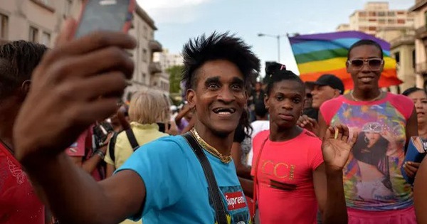 世界のニュース7月23日：キューバは同性結婚を許可するように設定されました。 ウクライナは100億ドル相当の穀物を販売しています