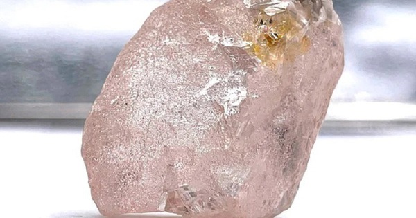 發現一顆極為罕見的粉紅色鑽石，這是 300 年來最大的