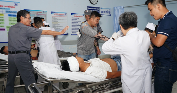 thumbnail - Một bác sĩ khoa cấp cứu ở Bệnh viện Gia Định bị thân nhân bệnh nhi quát tháo, bóp cổ
